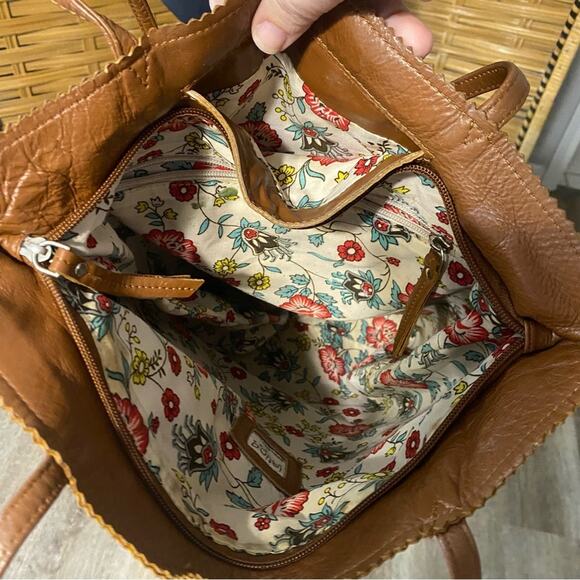 Latico Brown Leather Tote Bag zippered top Classic Design hidden pocket - Picture 6 of 9